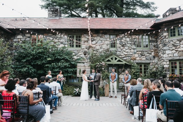 Big Fake Wedding_Hourglass (179)