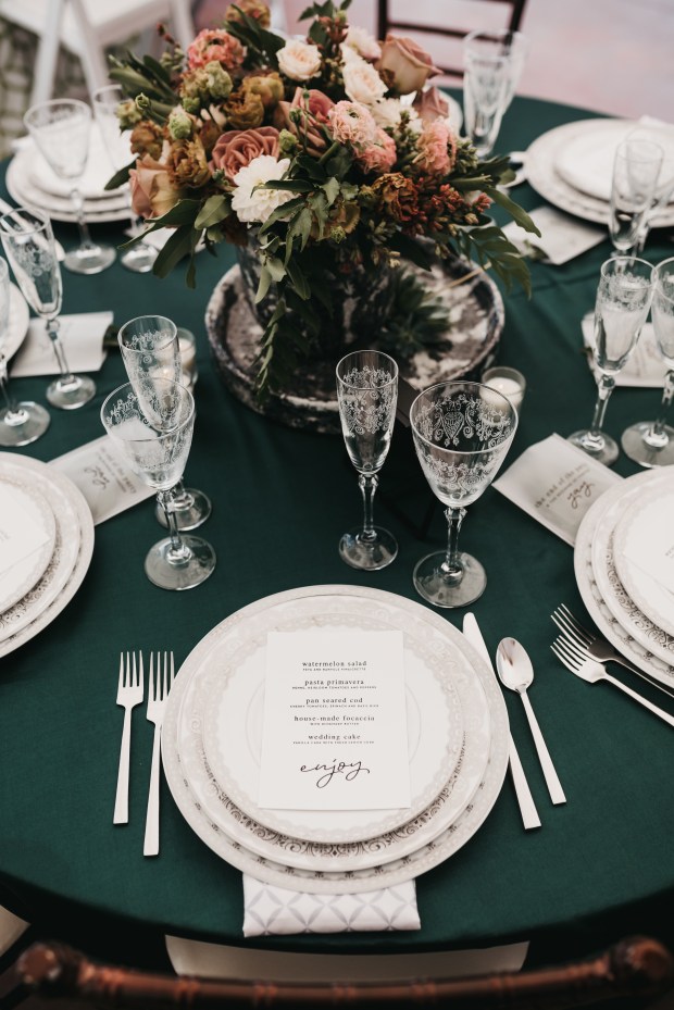 Big Fake Wedding_Hourglass (287)