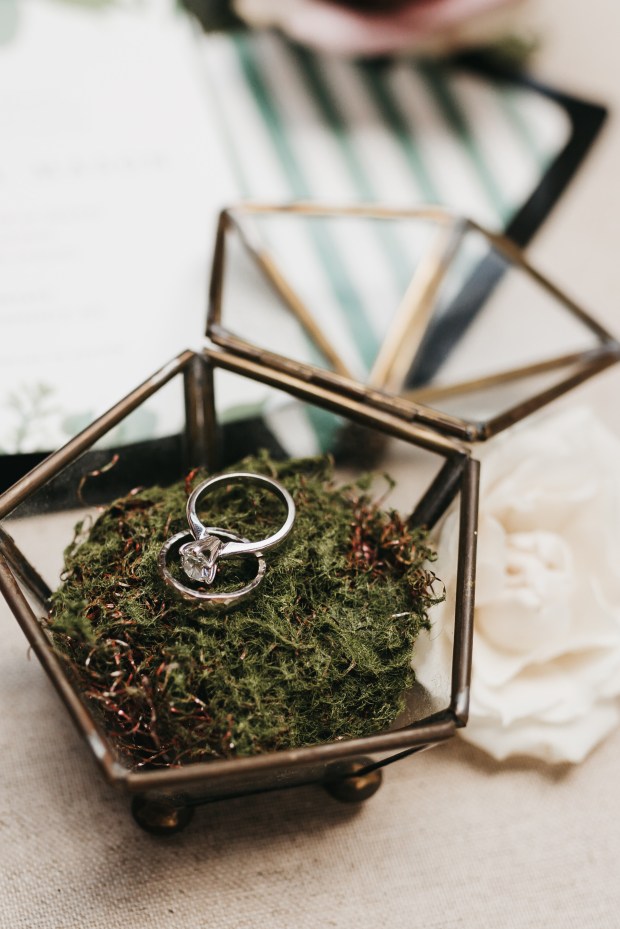 Big Fake Wedding_Hourglass (43)