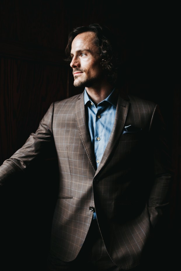 Big Fake Wedding_Hourglass (52)