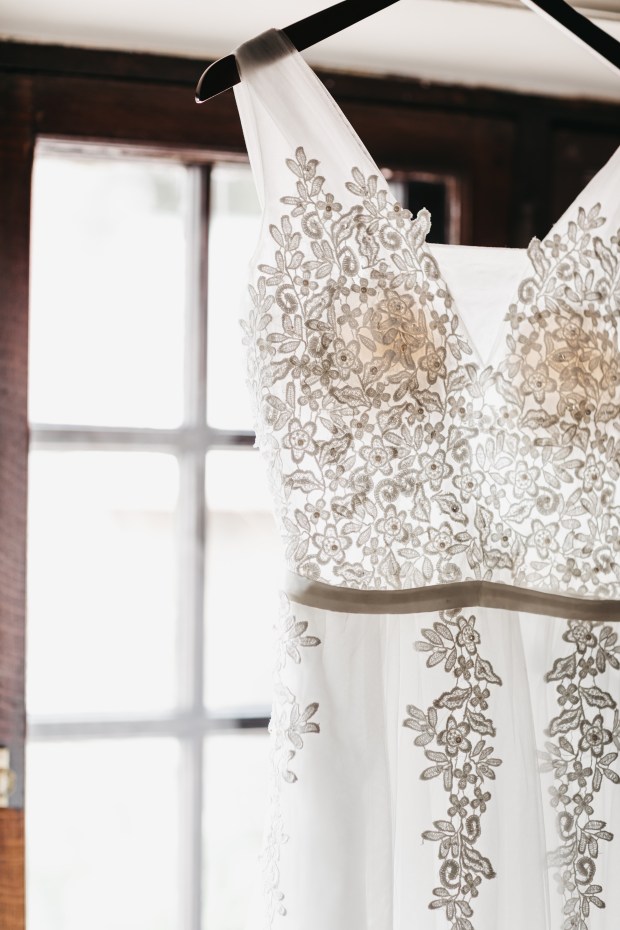 Big Fake Wedding_Hourglass (59)